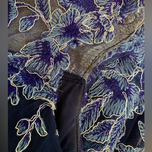 TADASHI SHOJI EMBROIDERED FLORAL GOWN SIZE L SIZE 12 - Picture 11 of 13